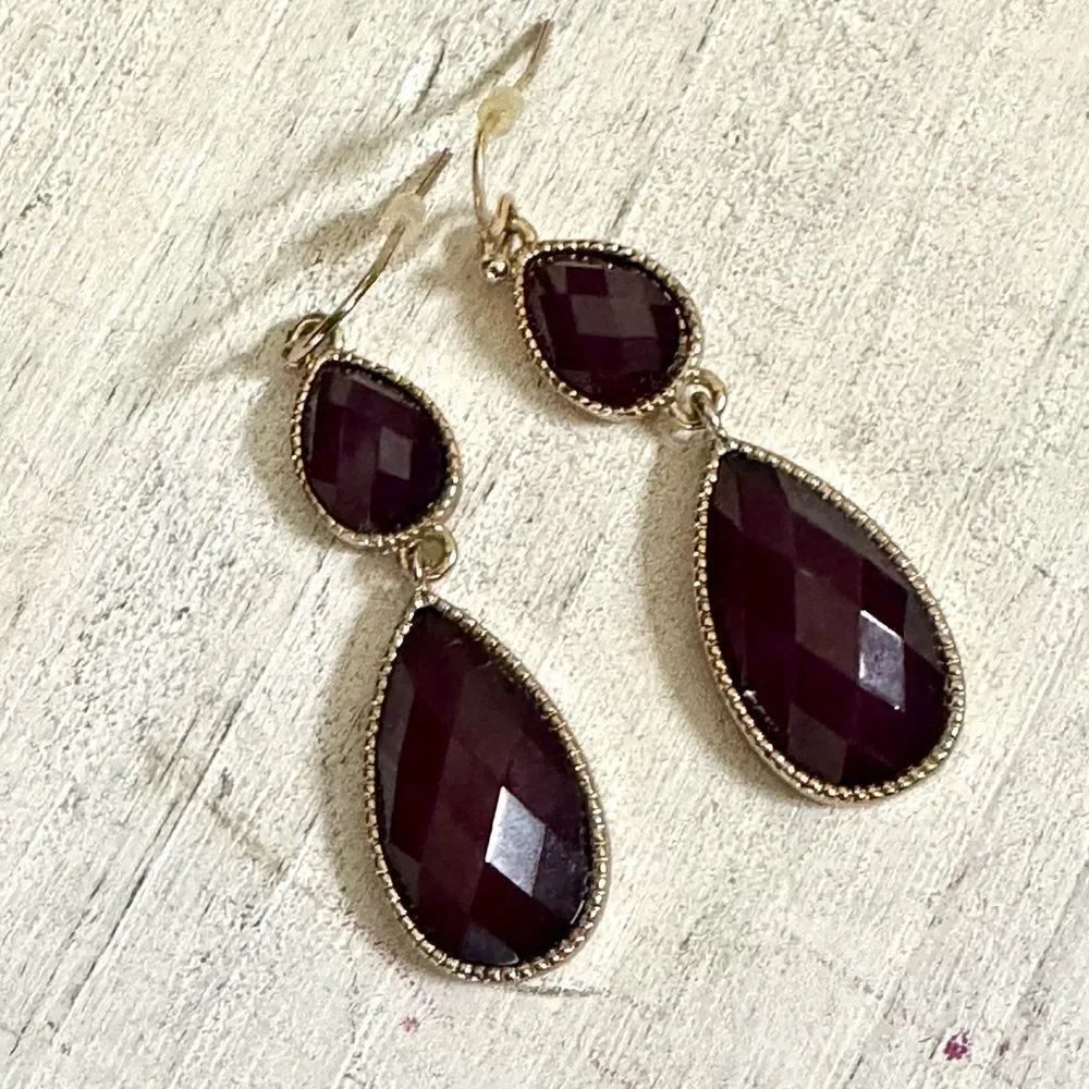 Gold tone purple drop earrings